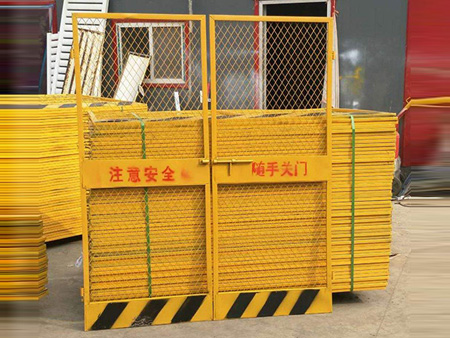 電梯防護門(mén)